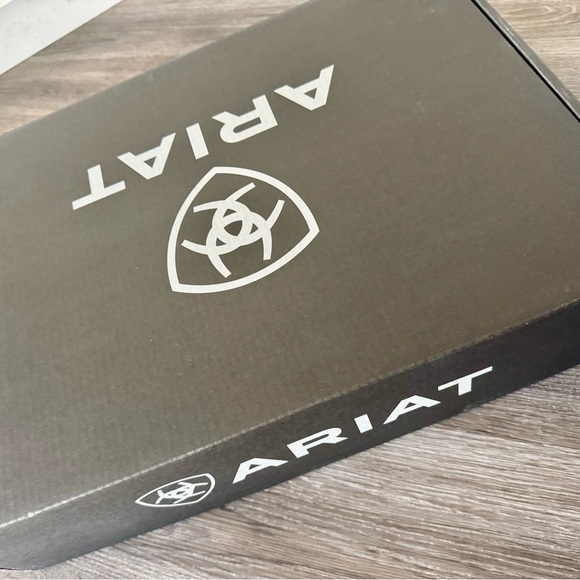 BNIB Women’s Ariat x Yellowstone Arena Dirt Boot in TAN ROUGHOUT|TOFFEE CRUNCH - Picture 5 of 12